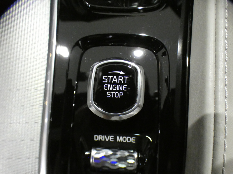 ボルボ V90 V90 B6 AWD Rﾃﾞｻﾞｲﾝ　ｼﾃｨｾｰﾌ 追ACC･LKA･ LCMA ｽﾃｱﾋｰﾀｰ 白革 全席ﾋｰﾀｰ ﾊﾟﾉﾗﾏSR ﾀｯﾁｽｸﾘｰﾝHDDﾅﾋﾞTV B&Wｻｳﾝﾄﾞ 全周ｶﾒﾗ PDC ﾍｯﾄﾞｱｯﾌﾟDSP LEDﾗｲﾄ ｵｰﾄﾃｰﾙｹﾞｰﾄ Rﾃﾞｻﾞｲﾝ専用ｴｸｽﾃﾘｱ&20AW B6ｴﾝｼﾞﾝ +ﾓｰﾀｰ　2年保証