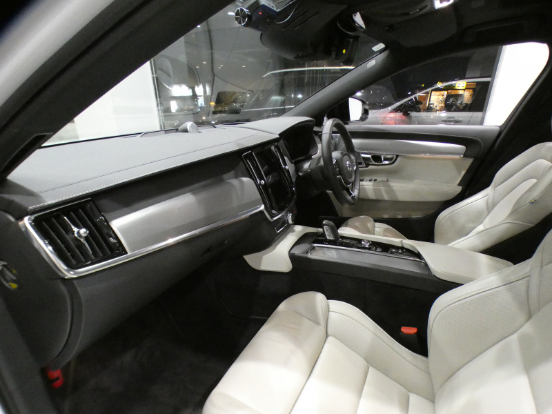 ボルボ V90 V90 B6 AWD Rﾃﾞｻﾞｲﾝ　ｼﾃｨｾｰﾌ 追ACC･LKA･ LCMA ｽﾃｱﾋｰﾀｰ 白革 全席ﾋｰﾀｰ ﾊﾟﾉﾗﾏSR ﾀｯﾁｽｸﾘｰﾝHDDﾅﾋﾞTV B&Wｻｳﾝﾄﾞ 全周ｶﾒﾗ PDC ﾍｯﾄﾞｱｯﾌﾟDSP LEDﾗｲﾄ ｵｰﾄﾃｰﾙｹﾞｰﾄ Rﾃﾞｻﾞｲﾝ専用ｴｸｽﾃﾘｱ&20AW B6ｴﾝｼﾞﾝ +ﾓｰﾀｰ　2年保証