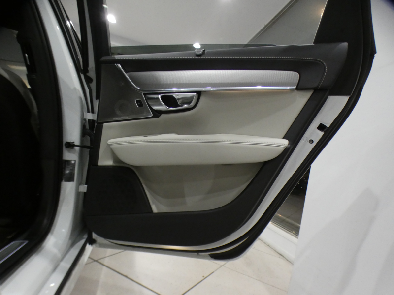 ボルボ V90 V90 B6 AWD Rﾃﾞｻﾞｲﾝ　ｼﾃｨｾｰﾌ 追ACC･LKA･ LCMA ｽﾃｱﾋｰﾀｰ 白革 全席ﾋｰﾀｰ ﾊﾟﾉﾗﾏSR ﾀｯﾁｽｸﾘｰﾝHDDﾅﾋﾞTV B&Wｻｳﾝﾄﾞ 全周ｶﾒﾗ PDC ﾍｯﾄﾞｱｯﾌﾟDSP LEDﾗｲﾄ ｵｰﾄﾃｰﾙｹﾞｰﾄ Rﾃﾞｻﾞｲﾝ専用ｴｸｽﾃﾘｱ&20AW B6ｴﾝｼﾞﾝ +ﾓｰﾀｰ　2年保証