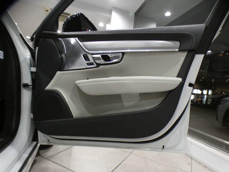 ボルボ V90 V90 B6 AWD Rﾃﾞｻﾞｲﾝ　ｼﾃｨｾｰﾌ 追ACC･LKA･ LCMA ｽﾃｱﾋｰﾀｰ 白革 全席ﾋｰﾀｰ ﾊﾟﾉﾗﾏSR ﾀｯﾁｽｸﾘｰﾝHDDﾅﾋﾞTV B&Wｻｳﾝﾄﾞ 全周ｶﾒﾗ PDC ﾍｯﾄﾞｱｯﾌﾟDSP LEDﾗｲﾄ ｵｰﾄﾃｰﾙｹﾞｰﾄ Rﾃﾞｻﾞｲﾝ専用ｴｸｽﾃﾘｱ&20AW B6ｴﾝｼﾞﾝ +ﾓｰﾀｰ　2年保証