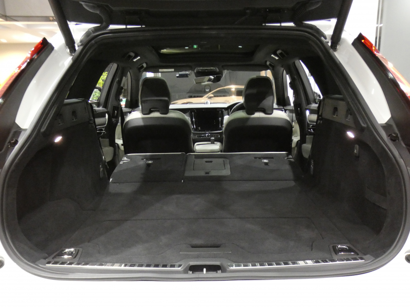 ボルボ V90 V90 B6 AWD Rﾃﾞｻﾞｲﾝ　ｼﾃｨｾｰﾌ 追ACC･LKA･ LCMA ｽﾃｱﾋｰﾀｰ 白革 全席ﾋｰﾀｰ ﾊﾟﾉﾗﾏSR ﾀｯﾁｽｸﾘｰﾝHDDﾅﾋﾞTV B&Wｻｳﾝﾄﾞ 全周ｶﾒﾗ PDC ﾍｯﾄﾞｱｯﾌﾟDSP LEDﾗｲﾄ ｵｰﾄﾃｰﾙｹﾞｰﾄ Rﾃﾞｻﾞｲﾝ専用ｴｸｽﾃﾘｱ&20AW B6ｴﾝｼﾞﾝ +ﾓｰﾀｰ　2年保証