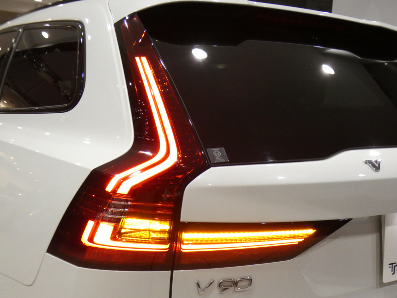 ボルボ V90 V90 B6 AWD Rﾃﾞｻﾞｲﾝ　ｼﾃｨｾｰﾌ 追ACC･LKA･ LCMA ｽﾃｱﾋｰﾀｰ 白革 全席ﾋｰﾀｰ ﾊﾟﾉﾗﾏSR ﾀｯﾁｽｸﾘｰﾝHDDﾅﾋﾞTV B&Wｻｳﾝﾄﾞ 全周ｶﾒﾗ PDC ﾍｯﾄﾞｱｯﾌﾟDSP LEDﾗｲﾄ ｵｰﾄﾃｰﾙｹﾞｰﾄ Rﾃﾞｻﾞｲﾝ専用ｴｸｽﾃﾘｱ&20AW B6ｴﾝｼﾞﾝ +ﾓｰﾀｰ　2年保証