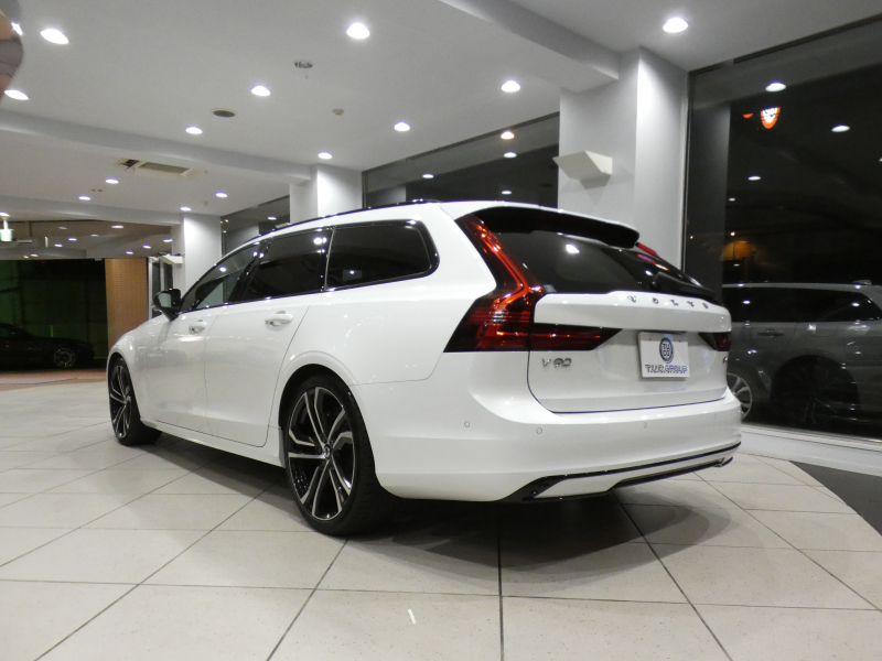 ボルボ V90 V90 B6 AWD Rﾃﾞｻﾞｲﾝ　ｼﾃｨｾｰﾌ 追ACC･LKA･ LCMA ｽﾃｱﾋｰﾀｰ 白革 全席ﾋｰﾀｰ ﾊﾟﾉﾗﾏSR ﾀｯﾁｽｸﾘｰﾝHDDﾅﾋﾞTV B&Wｻｳﾝﾄﾞ 全周ｶﾒﾗ PDC ﾍｯﾄﾞｱｯﾌﾟDSP LEDﾗｲﾄ ｵｰﾄﾃｰﾙｹﾞｰﾄ Rﾃﾞｻﾞｲﾝ専用ｴｸｽﾃﾘｱ&20AW B6ｴﾝｼﾞﾝ +ﾓｰﾀｰ　2年保証