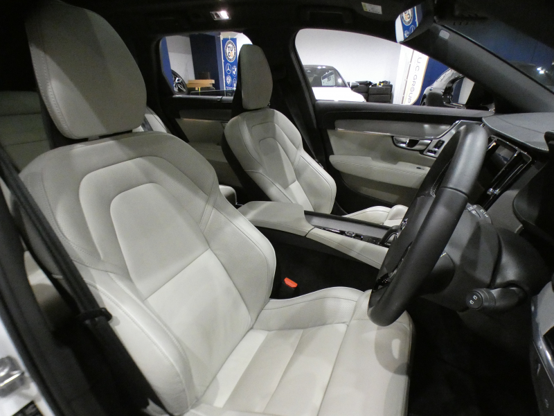 ボルボ V90 V90 B6 AWD Rﾃﾞｻﾞｲﾝ　ｼﾃｨｾｰﾌ 追ACC･LKA･ LCMA ｽﾃｱﾋｰﾀｰ 白革 全席ﾋｰﾀｰ ﾊﾟﾉﾗﾏSR ﾀｯﾁｽｸﾘｰﾝHDDﾅﾋﾞTV B&Wｻｳﾝﾄﾞ 全周ｶﾒﾗ PDC ﾍｯﾄﾞｱｯﾌﾟDSP LEDﾗｲﾄ ｵｰﾄﾃｰﾙｹﾞｰﾄ Rﾃﾞｻﾞｲﾝ専用ｴｸｽﾃﾘｱ&20AW B6ｴﾝｼﾞﾝ +ﾓｰﾀｰ　2年保証