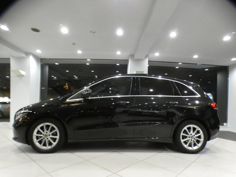 メルセデスベンツ Bクラス B180 ﾚｻﾞｰｴｸｽｸﾙｰｼﾌﾞ&ｱﾄﾞﾊﾞﾝｽﾄPKG　ｷｰﾚｽｺﾞｰ 黒革 ﾊﾟﾉﾗﾏSR MBUX TV 全周囲ｶﾒﾗ PTS ﾍｯﾄﾞｱｯﾌﾟDSP Meｺﾈ ｱﾄﾞﾊﾞﾝｽﾄｻｳﾝﾄﾞ LEDﾗｲﾄ ｱﾝﾋﾞｴﾝﾄﾗｲﾄ ｵｰﾄﾃｰﾙｹﾞｰﾄ 純正前後Dﾚｺ　2年保証