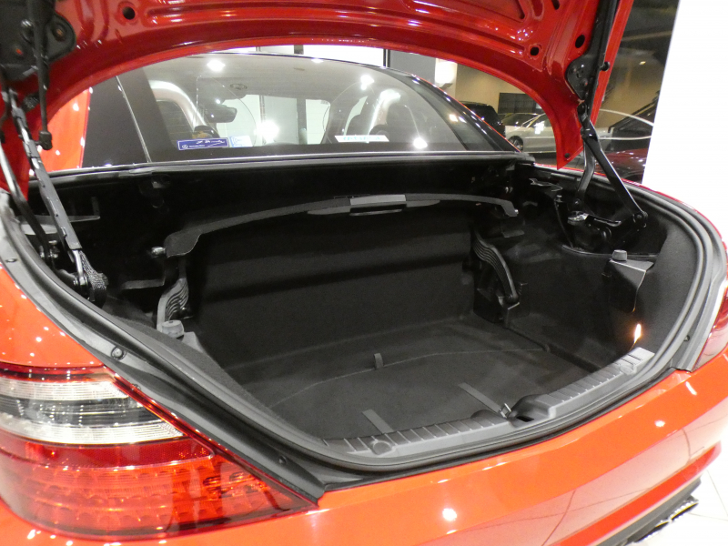 メルセデスベンツ SLKクラス SLK200 ﾄﾚﾝﾄﾞ+ ﾚｰﾀﾞｰｾｰﾌﾃｨPKG　最終ﾓﾃﾞﾙ 黒革 ﾋｰﾀｰ&ｴｱｽｶｰﾌ ﾅﾋﾞTV BTｵｰﾃﾞｨｵ ｷｾﾉﾝ ｲﾝﾃﾘｼﾞｪﾝﾄﾗｲﾄ AMGｽﾀｲﾘﾝｸﾞ&18AW FOXﾏﾌﾗｰ　2年保証