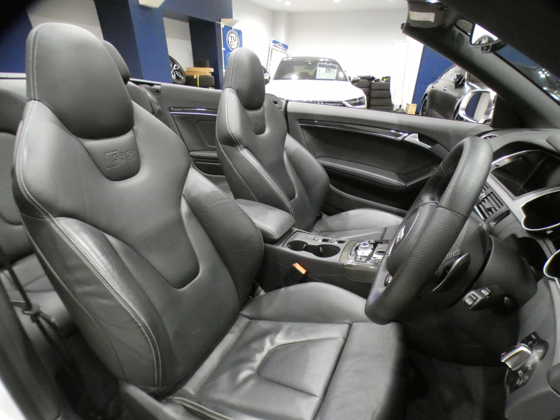 アウディ S5 S5ｶﾌﾞﾘｵﾚ 3.0TFSIｸﾜﾄﾛ ｱｼｽﾀﾝｽPKG　ADVｷｰ 追ACC ﾚｰﾝ&ｻｲﾄﾞｱｼｽﾄ ﾌﾞﾚｰｷW 黒革/黒幌 MMIﾅﾋﾞTV Bｶﾒﾗ PDC ｷｾﾉﾝ RSﾊﾝﾄﾞﾙ 専用ｴｸｽﾃﾘｱ&19AW 333ps　2年保証