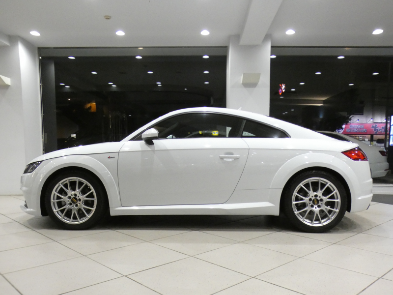 アウディ TTクーペ TTｸｰﾍﾟ2.0TFSIｸﾜﾄﾛ Sﾗｲﾝ　ADVｷｰ 半革 MMIﾅﾋﾞTV ﾊﾞｰﾁｬﾙCP BTｵｰﾃﾞｨｵ Rｾﾝｻｰ LEDﾗｲﾄ Sﾗｲﾝｴｸｽﾃﾘｱ BBS18ｲﾝﾁAW　2年保証