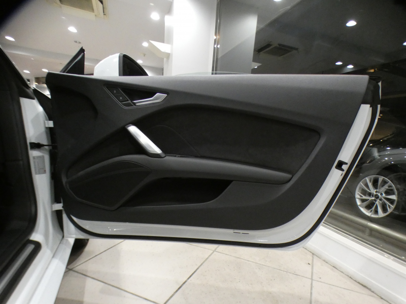 アウディ TTクーペ TTｸｰﾍﾟ2.0TFSIｸﾜﾄﾛ Sﾗｲﾝ　ADVｷｰ 半革 MMIﾅﾋﾞTV ﾊﾞｰﾁｬﾙCP BTｵｰﾃﾞｨｵ Rｾﾝｻｰ LEDﾗｲﾄ Sﾗｲﾝｴｸｽﾃﾘｱ BBS18ｲﾝﾁAW　2年保証