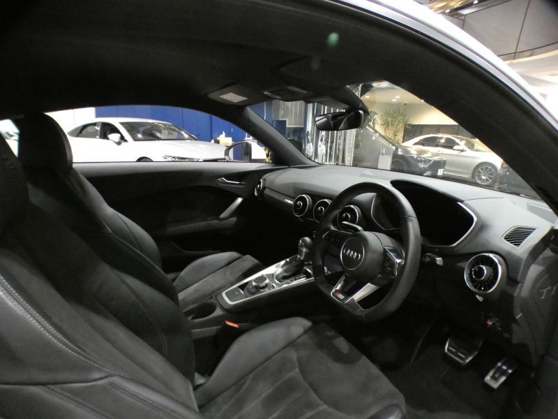 アウディ TTクーペ TTｸｰﾍﾟ2.0TFSIｸﾜﾄﾛ Sﾗｲﾝ　ADVｷｰ 半革 MMIﾅﾋﾞTV ﾊﾞｰﾁｬﾙCP BTｵｰﾃﾞｨｵ Rｾﾝｻｰ LEDﾗｲﾄ Sﾗｲﾝｴｸｽﾃﾘｱ BBS18ｲﾝﾁAW　2年保証