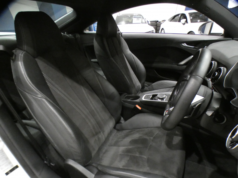 アウディ TTクーペ TTｸｰﾍﾟ2.0TFSIｸﾜﾄﾛ Sﾗｲﾝ　ADVｷｰ 半革 MMIﾅﾋﾞTV ﾊﾞｰﾁｬﾙCP BTｵｰﾃﾞｨｵ Rｾﾝｻｰ LEDﾗｲﾄ Sﾗｲﾝｴｸｽﾃﾘｱ BBS18ｲﾝﾁAW　2年保証