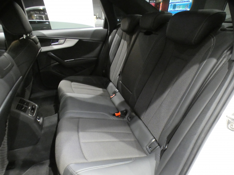 アウディ A4 A4 2.0TFSI ｽﾎﾟｰﾂ SﾗｲﾝPKG　ADVｷｰ 追ACC ﾚｰﾝｱｼｽﾄ Audiﾌﾟﾚｾﾝｽ 黒半革 ﾋｰﾀｰ MMIﾅﾋﾞ ﾊﾞｰﾁｬﾙCP Bｶﾒﾗ PDC ﾏﾄﾘｸｽLEDﾗｲﾄ Sﾗｲﾝｴｸｽﾃﾘｱ＆18AW　2年保証