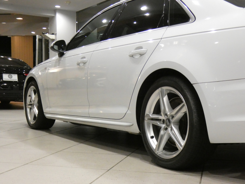 アウディ A4 A4 2.0TFSI ｽﾎﾟｰﾂ SﾗｲﾝPKG　ADVｷｰ 追ACC ﾚｰﾝｱｼｽﾄ Audiﾌﾟﾚｾﾝｽ 黒半革 ﾋｰﾀｰ MMIﾅﾋﾞ ﾊﾞｰﾁｬﾙCP Bｶﾒﾗ PDC ﾏﾄﾘｸｽLEDﾗｲﾄ Sﾗｲﾝｴｸｽﾃﾘｱ＆18AW　2年保証