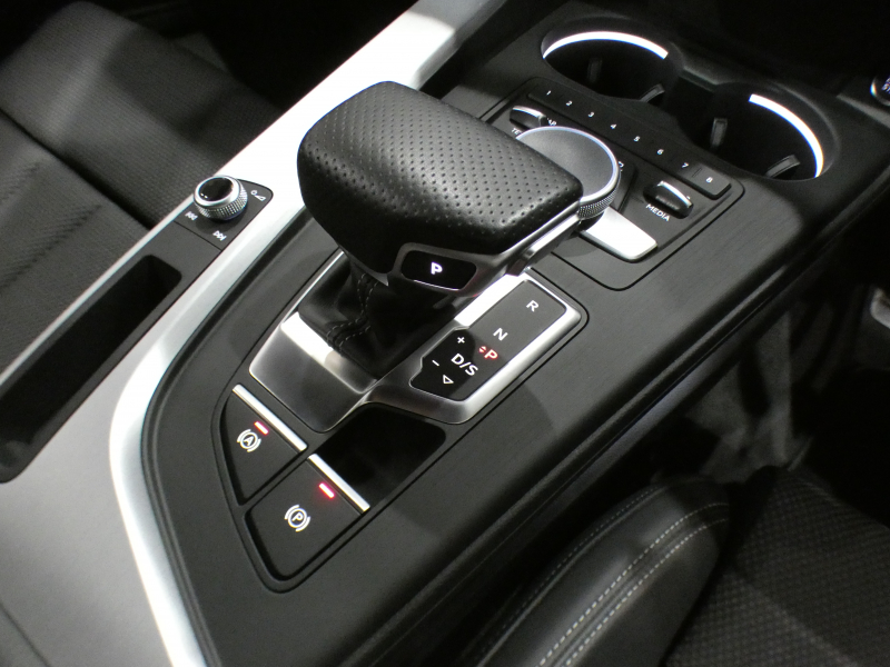 アウディ A4 A4 2.0TFSI ｽﾎﾟｰﾂ SﾗｲﾝPKG　ADVｷｰ 追ACC ﾚｰﾝｱｼｽﾄ Audiﾌﾟﾚｾﾝｽ 黒半革 ﾋｰﾀｰ MMIﾅﾋﾞ ﾊﾞｰﾁｬﾙCP Bｶﾒﾗ PDC ﾏﾄﾘｸｽLEDﾗｲﾄ Sﾗｲﾝｴｸｽﾃﾘｱ＆18AW　2年保証