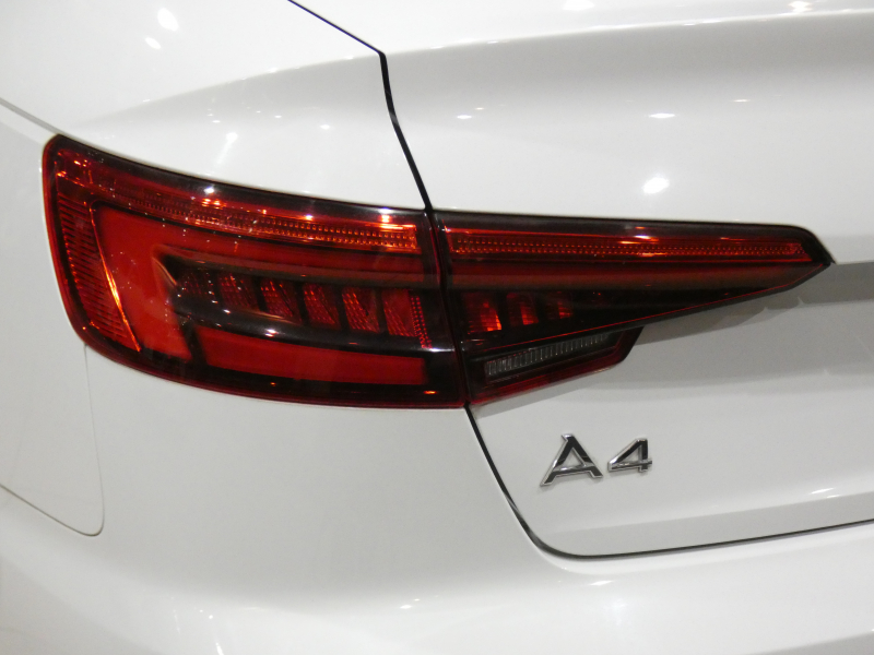 アウディ A4 A4 2.0TFSI ｽﾎﾟｰﾂ SﾗｲﾝPKG　ADVｷｰ 追ACC ﾚｰﾝｱｼｽﾄ Audiﾌﾟﾚｾﾝｽ 黒半革 ﾋｰﾀｰ MMIﾅﾋﾞ ﾊﾞｰﾁｬﾙCP Bｶﾒﾗ PDC ﾏﾄﾘｸｽLEDﾗｲﾄ Sﾗｲﾝｴｸｽﾃﾘｱ＆18AW　2年保証