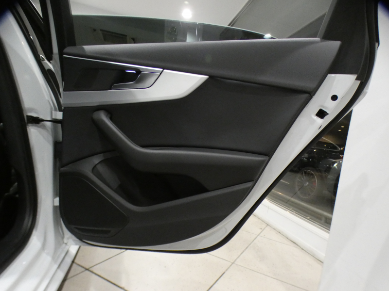 アウディ A4 A4 2.0TFSI ｽﾎﾟｰﾂ SﾗｲﾝPKG　ADVｷｰ 追ACC ﾚｰﾝｱｼｽﾄ Audiﾌﾟﾚｾﾝｽ 黒半革 ﾋｰﾀｰ MMIﾅﾋﾞ ﾊﾞｰﾁｬﾙCP Bｶﾒﾗ PDC ﾏﾄﾘｸｽLEDﾗｲﾄ Sﾗｲﾝｴｸｽﾃﾘｱ＆18AW　2年保証