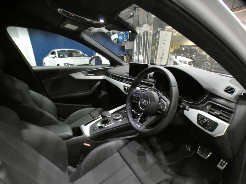 アウディ A4 A4 2.0TFSI ｽﾎﾟｰﾂ SﾗｲﾝPKG　ADVｷｰ 追ACC ﾚｰﾝｱｼｽﾄ Audiﾌﾟﾚｾﾝｽ 黒半革 ﾋｰﾀｰ MMIﾅﾋﾞ ﾊﾞｰﾁｬﾙCP Bｶﾒﾗ PDC ﾏﾄﾘｸｽLEDﾗｲﾄ Sﾗｲﾝｴｸｽﾃﾘｱ＆18AW　2年保証