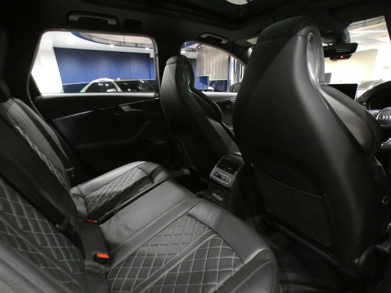 アウディ S4 S4ｱﾊﾞﾝﾄ ﾚｻﾞｰ&ｱｼｽﾀﾝｽPKG　1ｵｰﾅｰ 追ACC ﾚｰﾝ&ｻｲﾄﾞｱｼｽﾄ ｱｳﾃﾞｨﾌﾟﾚｾﾝｽ 黒革 ﾋｰﾀｰ ﾏｯｻｰｼﾞ機能 ﾊﾟﾉﾗﾏSR MMIﾅﾋﾞTV ﾊﾞｰﾁｬﾙCP 全周囲ｶﾒﾗ PDC ﾏﾄﾘｸｽLED 専用ｴｸｽﾃﾘｱ&18AW ﾚｯﾄﾞｷｬﾘﾊﾟｰ 354ps　2年保証