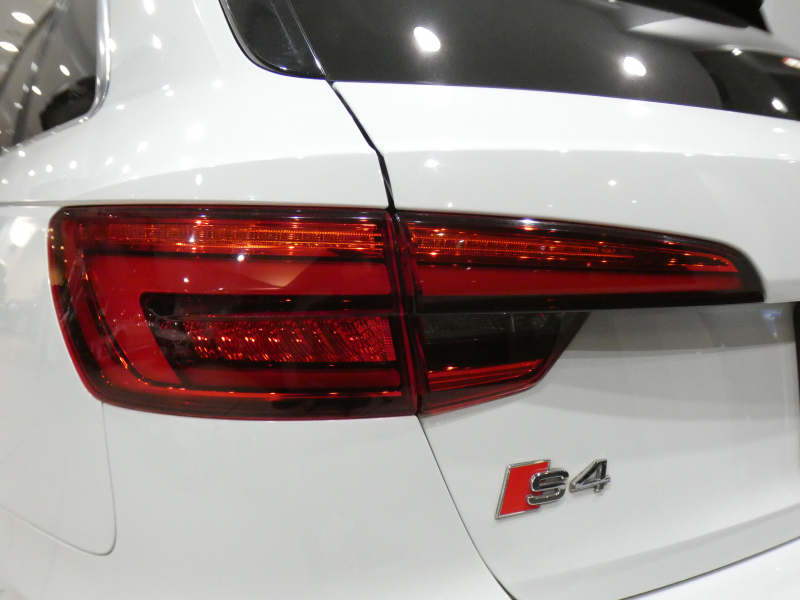 アウディ S4 S4ｱﾊﾞﾝﾄ ﾚｻﾞｰ&ｱｼｽﾀﾝｽPKG　1ｵｰﾅｰ 追ACC ﾚｰﾝ&ｻｲﾄﾞｱｼｽﾄ ｱｳﾃﾞｨﾌﾟﾚｾﾝｽ 黒革 ﾋｰﾀｰ ﾏｯｻｰｼﾞ機能 ﾊﾟﾉﾗﾏSR MMIﾅﾋﾞTV ﾊﾞｰﾁｬﾙCP 全周囲ｶﾒﾗ PDC ﾏﾄﾘｸｽLED 専用ｴｸｽﾃﾘｱ&18AW ﾚｯﾄﾞｷｬﾘﾊﾟｰ 354ps　2年保証