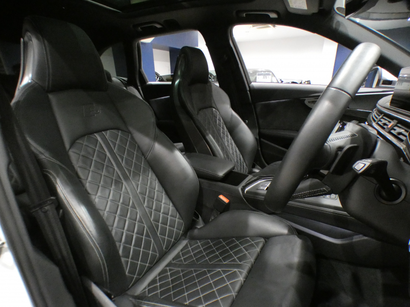 アウディ S4 S4ｱﾊﾞﾝﾄ ﾚｻﾞｰ&ｱｼｽﾀﾝｽPKG　1ｵｰﾅｰ 追ACC ﾚｰﾝ&ｻｲﾄﾞｱｼｽﾄ ｱｳﾃﾞｨﾌﾟﾚｾﾝｽ 黒革 ﾋｰﾀｰ ﾏｯｻｰｼﾞ機能 ﾊﾟﾉﾗﾏSR MMIﾅﾋﾞTV ﾊﾞｰﾁｬﾙCP 全周囲ｶﾒﾗ PDC ﾏﾄﾘｸｽLED 専用ｴｸｽﾃﾘｱ&18AW ﾚｯﾄﾞｷｬﾘﾊﾟｰ 354ps　2年保証