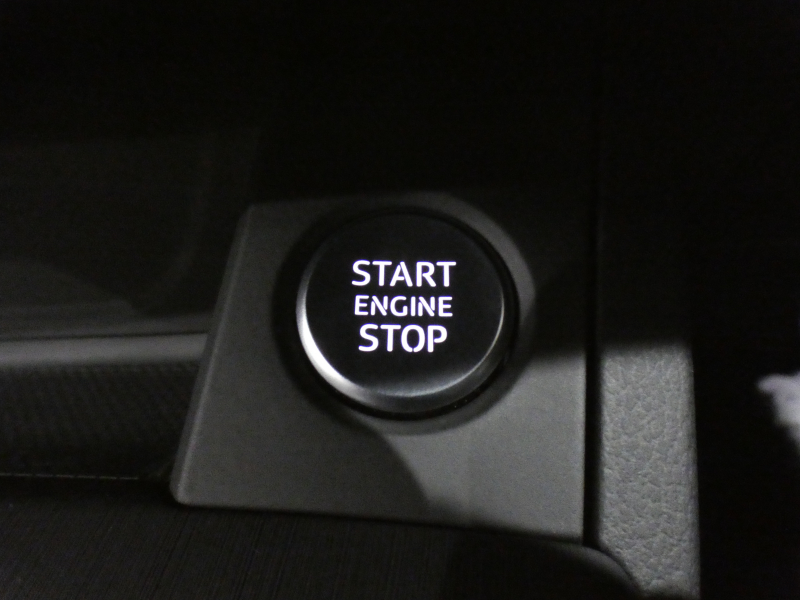 アウディ A4 A4ｾﾀﾞﾝ 2.0TFSI ﾗｸﾞｼﾞｭｱﾘｰPKG　1ｵｰﾅｰ ADVｷｰ 追ACC ﾚｰﾝｱｼｽﾄ ｱｳﾃﾞｨﾌﾟﾚｾﾝｽ 黒革 ﾋｰﾀｰ MMIﾅﾋﾞTV ﾊﾞｰﾁｬﾙCP Bｶﾒﾗ PDC ﾏﾄﾘｸｽLED 17AW　2年保証