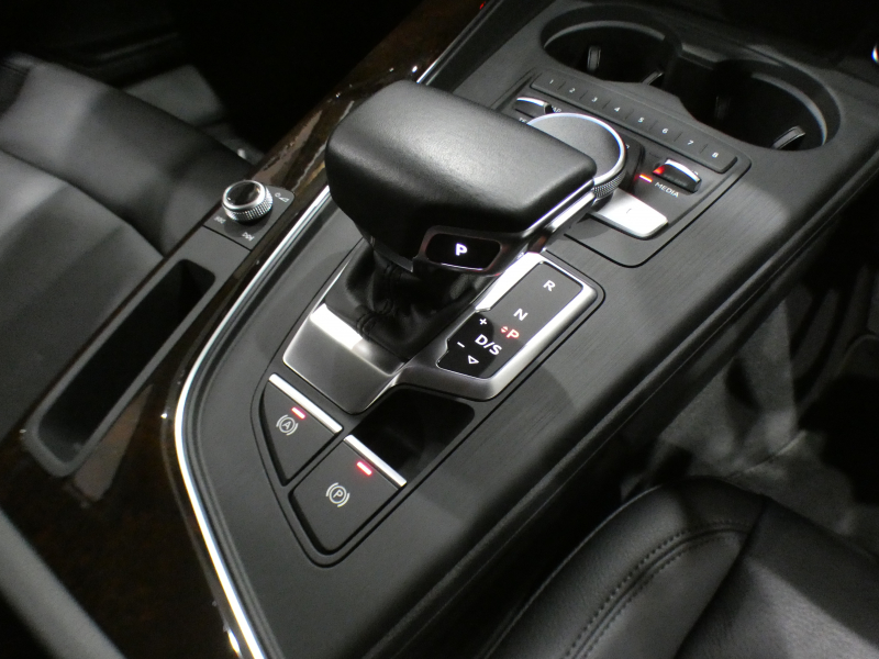 アウディ A4 A4ｾﾀﾞﾝ 2.0TFSI ﾗｸﾞｼﾞｭｱﾘｰPKG　1ｵｰﾅｰ ADVｷｰ 追ACC ﾚｰﾝｱｼｽﾄ ｱｳﾃﾞｨﾌﾟﾚｾﾝｽ 黒革 ﾋｰﾀｰ MMIﾅﾋﾞTV ﾊﾞｰﾁｬﾙCP Bｶﾒﾗ PDC ﾏﾄﾘｸｽLED 17AW　2年保証