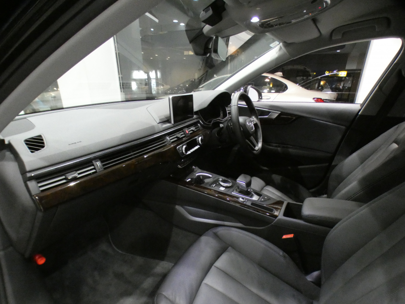アウディ A4 A4ｾﾀﾞﾝ 2.0TFSI ﾗｸﾞｼﾞｭｱﾘｰPKG　1ｵｰﾅｰ ADVｷｰ 追ACC ﾚｰﾝｱｼｽﾄ ｱｳﾃﾞｨﾌﾟﾚｾﾝｽ 黒革 ﾋｰﾀｰ MMIﾅﾋﾞTV ﾊﾞｰﾁｬﾙCP Bｶﾒﾗ PDC ﾏﾄﾘｸｽLED 17AW　2年保証