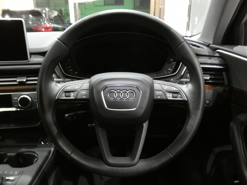 アウディ A4 A4ｾﾀﾞﾝ 2.0TFSI ﾗｸﾞｼﾞｭｱﾘｰPKG　1ｵｰﾅｰ ADVｷｰ 追ACC ﾚｰﾝｱｼｽﾄ ｱｳﾃﾞｨﾌﾟﾚｾﾝｽ 黒革 ﾋｰﾀｰ MMIﾅﾋﾞTV ﾊﾞｰﾁｬﾙCP Bｶﾒﾗ PDC ﾏﾄﾘｸｽLED 17AW　2年保証