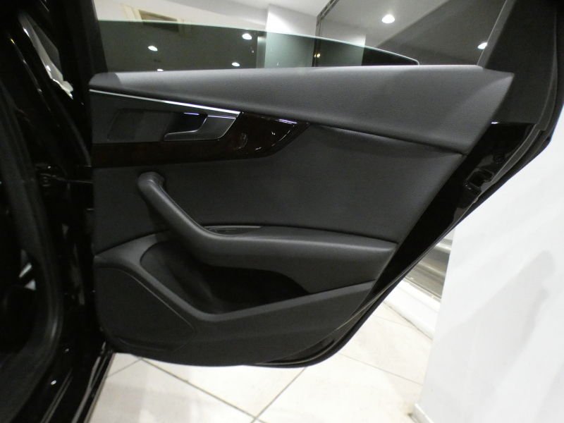 アウディ A4 A4ｾﾀﾞﾝ 2.0TFSI ﾗｸﾞｼﾞｭｱﾘｰPKG　1ｵｰﾅｰ ADVｷｰ 追ACC ﾚｰﾝｱｼｽﾄ ｱｳﾃﾞｨﾌﾟﾚｾﾝｽ 黒革 ﾋｰﾀｰ MMIﾅﾋﾞTV ﾊﾞｰﾁｬﾙCP Bｶﾒﾗ PDC ﾏﾄﾘｸｽLED 17AW　2年保証