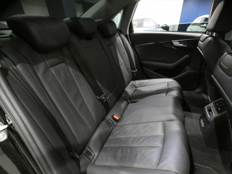 アウディ A4 A4ｾﾀﾞﾝ 2.0TFSI ﾗｸﾞｼﾞｭｱﾘｰPKG　1ｵｰﾅｰ ADVｷｰ 追ACC ﾚｰﾝｱｼｽﾄ ｱｳﾃﾞｨﾌﾟﾚｾﾝｽ 黒革 ﾋｰﾀｰ MMIﾅﾋﾞTV ﾊﾞｰﾁｬﾙCP Bｶﾒﾗ PDC ﾏﾄﾘｸｽLED 17AW　2年保証