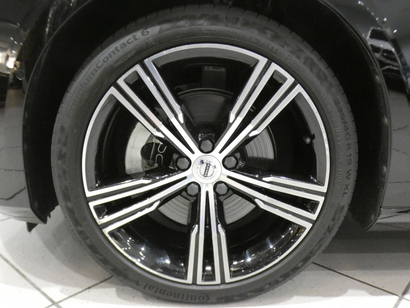 ボルボ V60 V60 T5ｲﾝｽｸﾘﾌﾟｼｮﾝ ﾌﾟﾗｽPKG　1ｵｰﾅｰ 追ACC･LKA･ LCMA ｽﾃｱﾋｰﾀｰ 茶革 全席ﾋｰﾀｰ ﾍﾞﾝﾁﾚｰﾀｰ ﾏｯｻｰｼﾞ機能 ﾊﾟﾉﾗﾏSR ﾀｯﾁｽｸﾘｰﾝHDDﾅﾋﾞTV harman/K 全周ｶﾒﾗ ﾍｯﾄﾞｱｯﾌﾟDSP LEDﾗｲﾄ ｵｰﾄﾃｰﾙｹﾞｰﾄ 19AW　2年保証