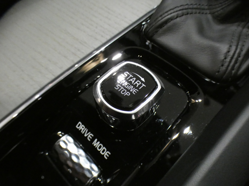 ボルボ V60 V60 T5ｲﾝｽｸﾘﾌﾟｼｮﾝ ﾌﾟﾗｽPKG　1ｵｰﾅｰ 追ACC･LKA･ LCMA ｽﾃｱﾋｰﾀｰ 茶革 全席ﾋｰﾀｰ ﾍﾞﾝﾁﾚｰﾀｰ ﾏｯｻｰｼﾞ機能 ﾊﾟﾉﾗﾏSR ﾀｯﾁｽｸﾘｰﾝHDDﾅﾋﾞTV harman/K 全周ｶﾒﾗ ﾍｯﾄﾞｱｯﾌﾟDSP LEDﾗｲﾄ ｵｰﾄﾃｰﾙｹﾞｰﾄ 19AW　2年保証