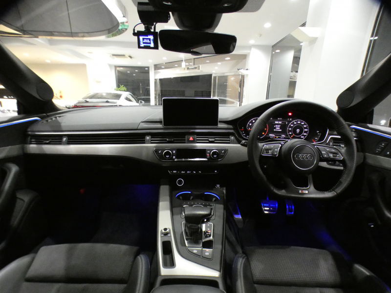 アウディ A5 A5ｽﾎﾟｰﾂﾊﾞｯｸ 40TFSI Sﾗｲﾝ&ｱｼｽﾀﾝｽPKG　1ｵｰﾅｰ 追ACC ﾚｰﾝ&ｻｲﾄﾞｱｼｽﾄ ｱｳﾃﾞｨﾌﾟﾚｾﾝｽ 半革 全席ﾋｰﾀｰ ﾊﾟﾉﾗﾏSR MMIﾅﾋﾞ ﾊﾞｰﾁｬﾙCP 全周囲ｶﾒﾗ PDC ﾏﾄﾘｸｽLED Sﾗｲﾝｴｸｽﾃﾘｱ KWｻｽﾍﾟﾝｼｮﾝ ﾚｲｽﾞ19AW　2年保証