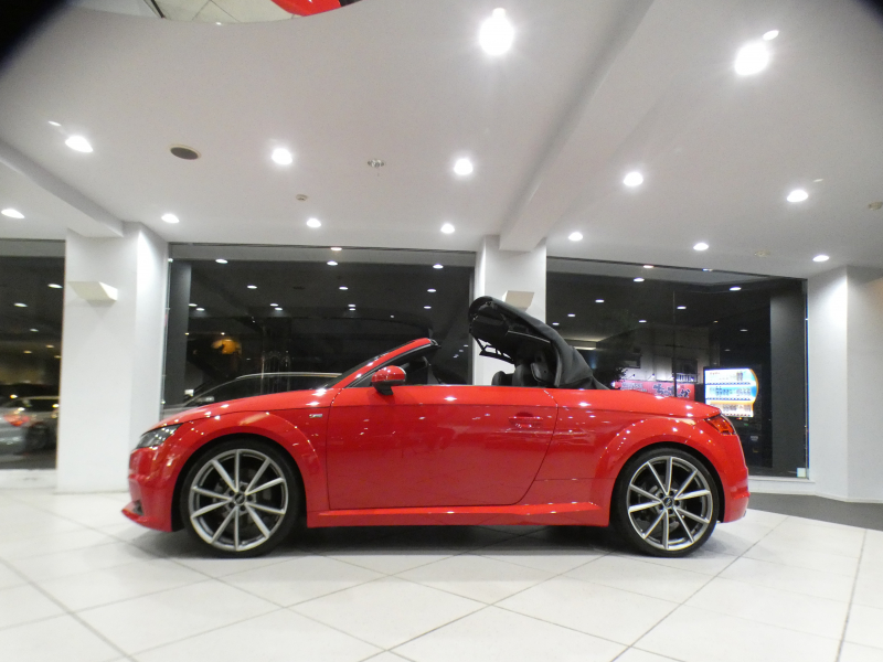 アウディ TTロードスター TTﾛｰﾄﾞｽﾀｰ 2.0TFSIｸﾜﾄﾛ Sﾗｲﾝ&ｱｼｽﾀﾝｽPKG　ADVｷｰ 黒幌/黒半革 Pｼｰﾄ MMIﾅﾋﾞTV ﾊﾞｰﾁｬﾙCP 前後ｾﾝｻｰ LEDﾗｲﾄ Sﾗｲﾝｴｸｽﾃﾘｱ ｱｰﾊﾞﾝｽﾎﾟｰﾂLTD20AW　2年保証