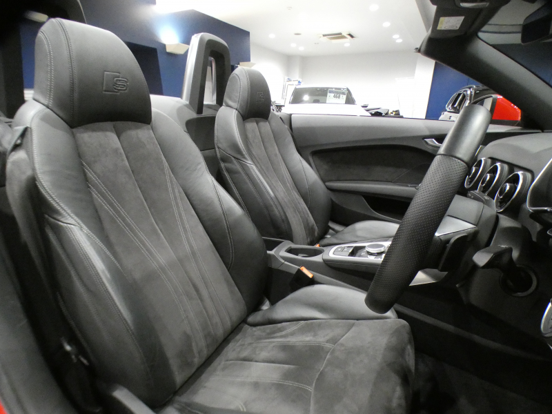 アウディ TTロードスター TTﾛｰﾄﾞｽﾀｰ 2.0TFSIｸﾜﾄﾛ Sﾗｲﾝ&ｱｼｽﾀﾝｽPKG　ADVｷｰ 黒幌/黒半革 Pｼｰﾄ MMIﾅﾋﾞTV ﾊﾞｰﾁｬﾙCP 前後ｾﾝｻｰ LEDﾗｲﾄ Sﾗｲﾝｴｸｽﾃﾘｱ ｱｰﾊﾞﾝｽﾎﾟｰﾂLTD20AW　2年保証