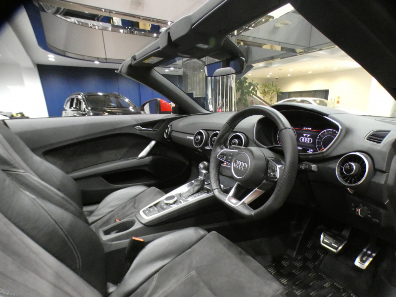 アウディ TTロードスター TTﾛｰﾄﾞｽﾀｰ 2.0TFSIｸﾜﾄﾛ Sﾗｲﾝ&ｱｼｽﾀﾝｽPKG　ADVｷｰ 黒幌/黒半革 Pｼｰﾄ MMIﾅﾋﾞTV ﾊﾞｰﾁｬﾙCP 前後ｾﾝｻｰ LEDﾗｲﾄ Sﾗｲﾝｴｸｽﾃﾘｱ ｱｰﾊﾞﾝｽﾎﾟｰﾂLTD20AW　2年保証