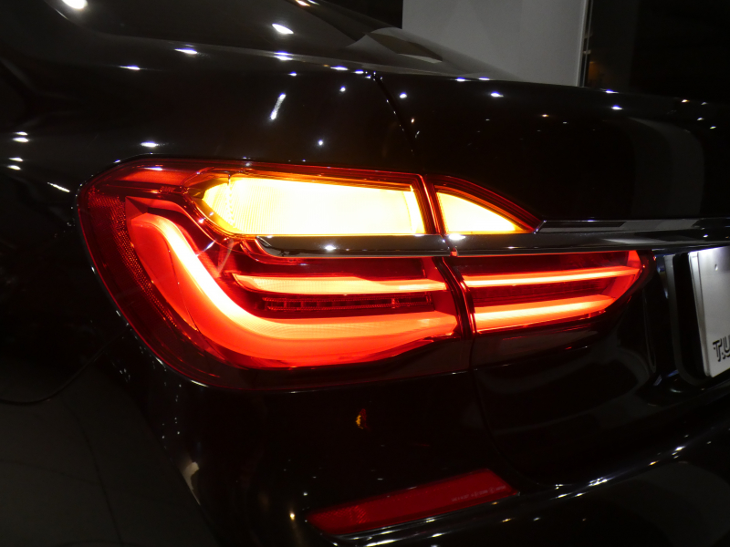 BMW 7シリーズ 750i Mｽﾎﾟｰﾂ　ｺﾝﾌｫA Dｱｼｽﾄ+ 追ACC ﾚｰﾝCHW 衝突軽減 茶革 全席ﾋｰﾀｰ ﾍﾞﾝﾁﾚｰﾀｰ ﾏｯｻｰｼﾞ機能 ｻﾝﾙｰﾌ ﾀｯﾁP対応iﾄﾞﾗｲﾌﾞﾅﾋﾞ(第6世代) 全周ｶﾒﾗ PDC ｼﾞｬｽﾁｬｰC LEDﾚｰｻﾞｰﾗｲﾄ Mｽﾎﾟｰﾂｴｱﾛ&20AW ｽﾎﾟｰﾂEX　2年保証