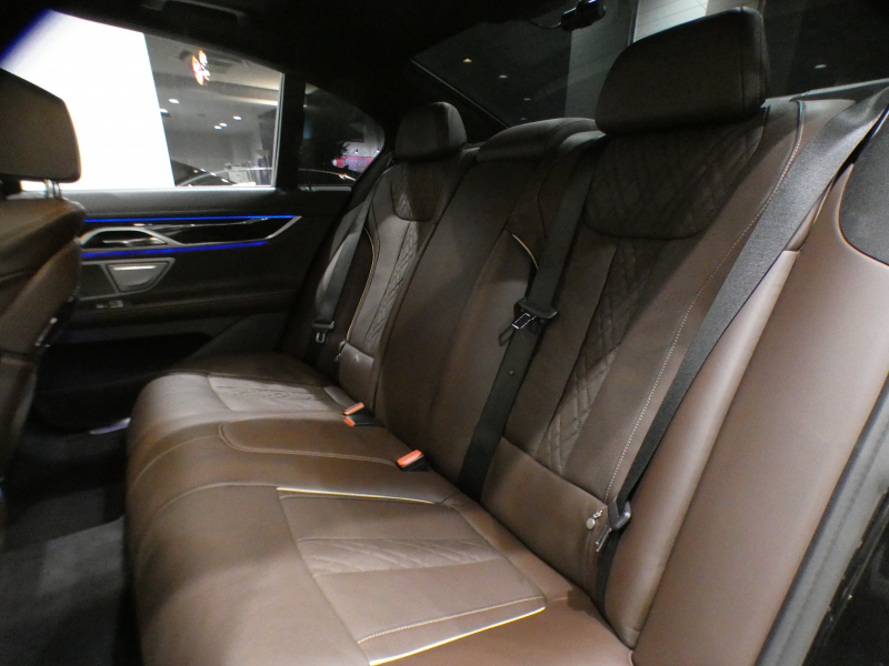 BMW 7シリーズ 750i Mｽﾎﾟｰﾂ　ｺﾝﾌｫA Dｱｼｽﾄ+ 追ACC ﾚｰﾝCHW 衝突軽減 茶革 全席ﾋｰﾀｰ ﾍﾞﾝﾁﾚｰﾀｰ ﾏｯｻｰｼﾞ機能 ｻﾝﾙｰﾌ ﾀｯﾁP対応iﾄﾞﾗｲﾌﾞﾅﾋﾞ(第6世代) 全周ｶﾒﾗ PDC ｼﾞｬｽﾁｬｰC LEDﾚｰｻﾞｰﾗｲﾄ Mｽﾎﾟｰﾂｴｱﾛ&20AW ｽﾎﾟｰﾂEX　2年保証
