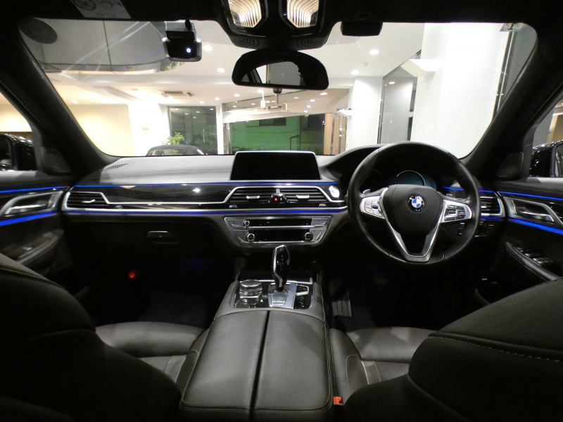 BMW 7シリーズ 750i Mｽﾎﾟｰﾂ　ｺﾝﾌｫA Dｱｼｽﾄ+ 追ACC ﾚｰﾝCHW 衝突軽減 茶革 全席ﾋｰﾀｰ ﾍﾞﾝﾁﾚｰﾀｰ ﾏｯｻｰｼﾞ機能 ｻﾝﾙｰﾌ ﾀｯﾁP対応iﾄﾞﾗｲﾌﾞﾅﾋﾞ(第6世代) 全周ｶﾒﾗ PDC ｼﾞｬｽﾁｬｰC LEDﾚｰｻﾞｰﾗｲﾄ Mｽﾎﾟｰﾂｴｱﾛ&20AW ｽﾎﾟｰﾂEX　2年保証