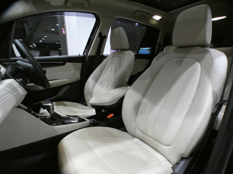 BMW 2シリーズ 218dｸﾞﾗﾝﾂｱﾗｰ ﾗｸﾞｼﾞｭｱﾘｰ ｾﾚｸﾄ&ADｱｸﾃｨﾌﾞｾｰﾌﾃｨPKG　後期 追ACC ﾚｰﾝDW ｲﾝﾃﾘS 白革 ﾊﾟﾉﾗﾏSR iﾄﾞﾗｲﾌﾞﾅﾋﾞ(第6世代 ﾀｯﾁP対応) ﾍｯﾄﾞｱｯﾌﾟDSP Bｶﾒﾗ PDC LEDﾗｲﾄ ｵｰﾄﾃｰﾙｹﾞｰﾄ　2年保証