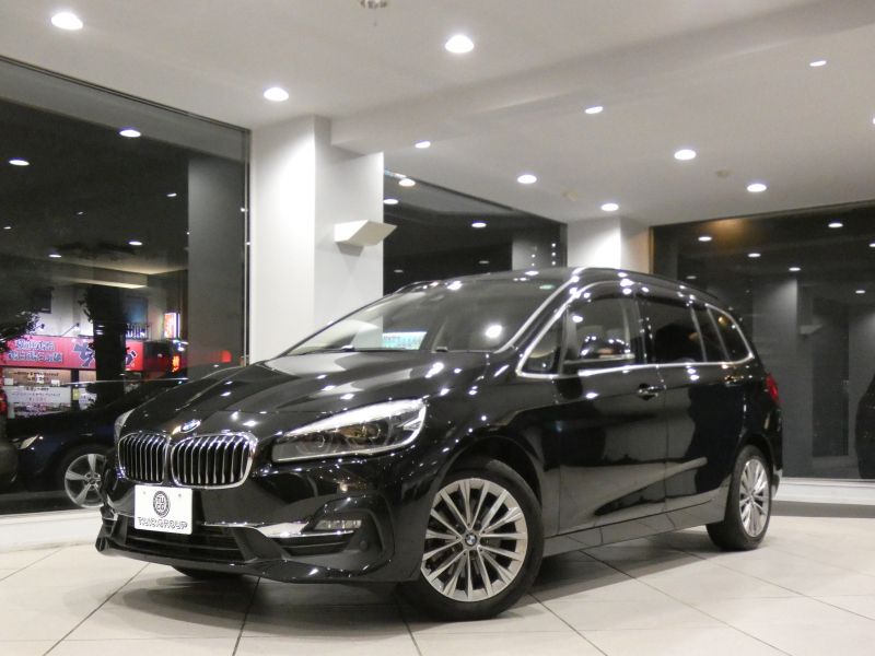 BMW 2シリーズ 218dｸﾞﾗﾝﾂｱﾗｰ ﾗｸﾞｼﾞｭｱﾘｰ ｾﾚｸﾄ&ADｱｸﾃｨﾌﾞｾｰﾌﾃｨPKG　後期 追ACC ﾚｰﾝDW ｲﾝﾃﾘS 白革 ﾊﾟﾉﾗﾏSR iﾄﾞﾗｲﾌﾞﾅﾋﾞ(第6世代 ﾀｯﾁP対応) ﾍｯﾄﾞｱｯﾌﾟDSP Bｶﾒﾗ PDC LEDﾗｲﾄ ｵｰﾄﾃｰﾙｹﾞｰﾄ　2年保証