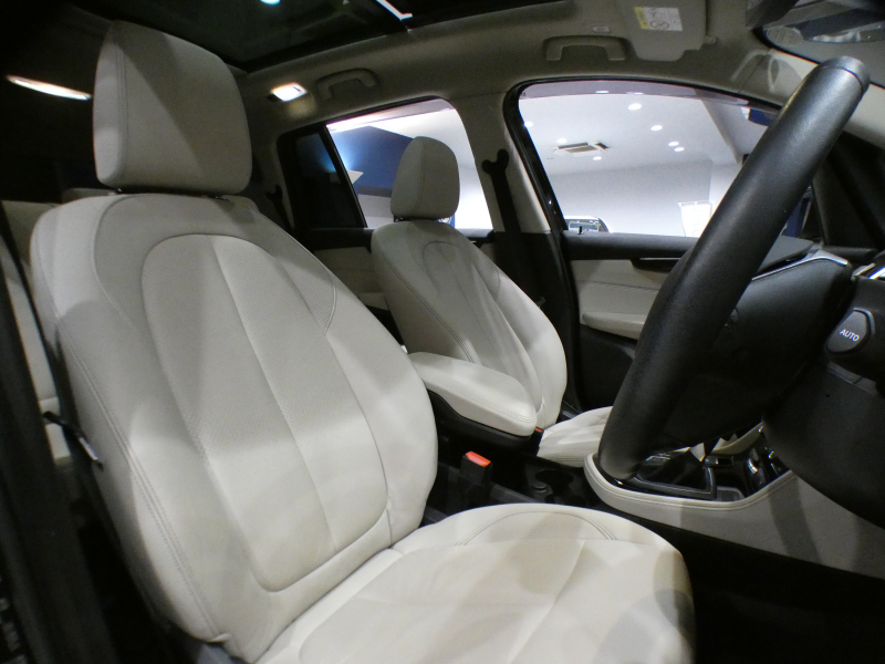 BMW 2シリーズ 218dｸﾞﾗﾝﾂｱﾗｰ ﾗｸﾞｼﾞｭｱﾘｰ ｾﾚｸﾄ&ADｱｸﾃｨﾌﾞｾｰﾌﾃｨPKG　後期 追ACC ﾚｰﾝDW ｲﾝﾃﾘS 白革 ﾊﾟﾉﾗﾏSR iﾄﾞﾗｲﾌﾞﾅﾋﾞ(第6世代 ﾀｯﾁP対応) ﾍｯﾄﾞｱｯﾌﾟDSP Bｶﾒﾗ PDC LEDﾗｲﾄ ｵｰﾄﾃｰﾙｹﾞｰﾄ　2年保証