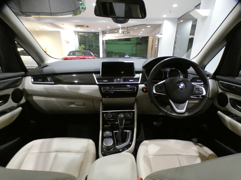 BMW 2シリーズ 218dｸﾞﾗﾝﾂｱﾗｰ ﾗｸﾞｼﾞｭｱﾘｰ ｾﾚｸﾄ&ADｱｸﾃｨﾌﾞｾｰﾌﾃｨPKG　後期 追ACC ﾚｰﾝDW ｲﾝﾃﾘS 白革 ﾊﾟﾉﾗﾏSR iﾄﾞﾗｲﾌﾞﾅﾋﾞ(第6世代 ﾀｯﾁP対応) ﾍｯﾄﾞｱｯﾌﾟDSP Bｶﾒﾗ PDC LEDﾗｲﾄ ｵｰﾄﾃｰﾙｹﾞｰﾄ　2年保証