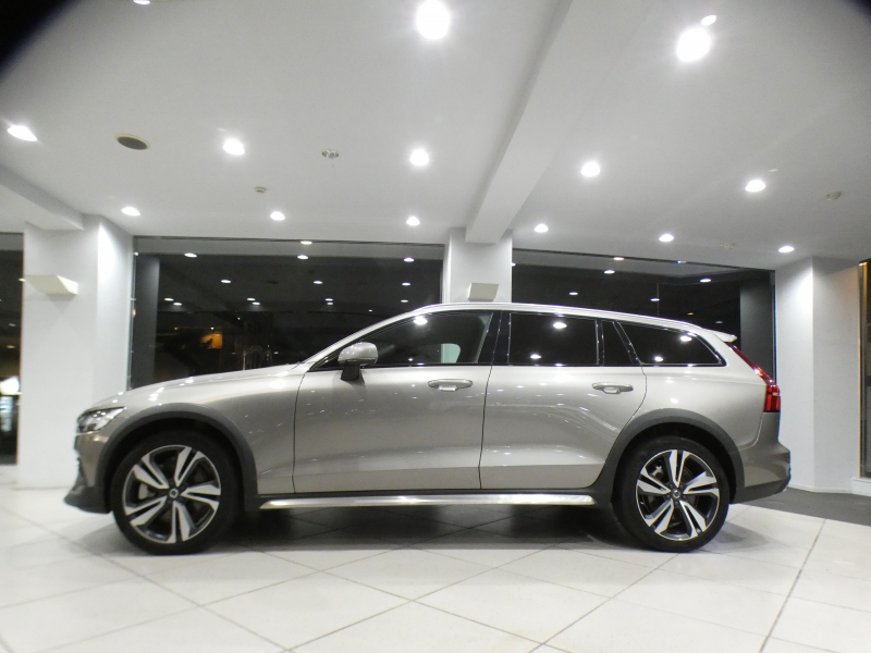 ボルボ V60 V60ｸﾛｽｶﾝﾄﾘｰ T5ﾌﾟﾛ AWD　1ｵｰﾅｰ 追ACC･LKA･ LCMA 茶革 ﾋｰﾀｰ ﾍﾞﾝﾁﾚｰﾀｰ ﾏｯｻｰｼﾞ機能 ﾀｯﾁｽｸﾘｰﾝHDDﾅﾋﾞTV harman/K 全周囲ｶﾒﾗ ﾍｯﾄﾞｱｯﾌﾟDSP LEDﾗｲﾄ ｵｰﾄﾃｰﾙｹﾞｰﾄ ｴｸｽﾃﾘｱﾃﾞｻﾞｲﾝKIT 19AW　2年保証