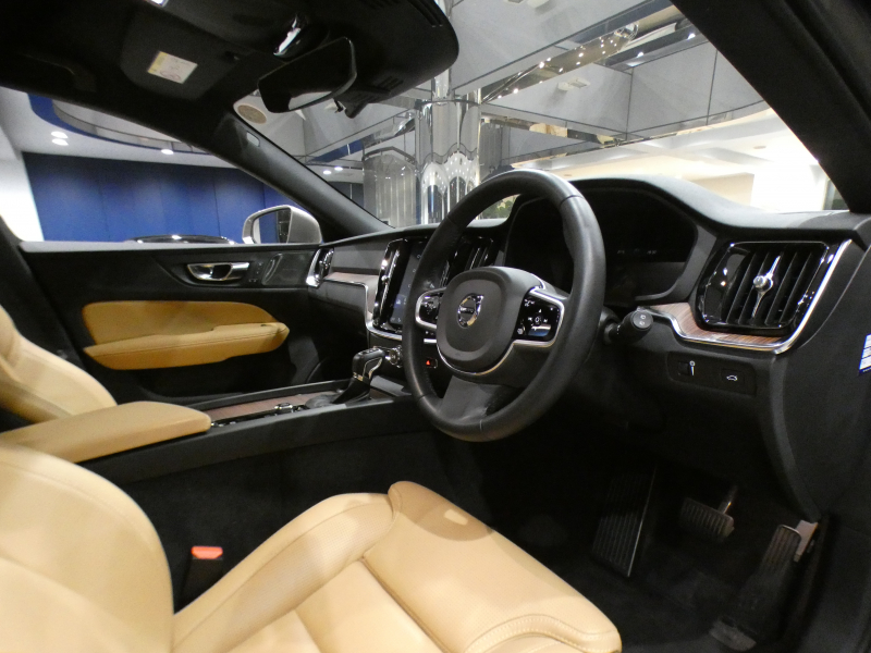 ボルボ V60 V60ｸﾛｽｶﾝﾄﾘｰ T5ﾌﾟﾛ AWD　1ｵｰﾅｰ 追ACC･LKA･ LCMA 茶革 ﾋｰﾀｰ ﾍﾞﾝﾁﾚｰﾀｰ ﾏｯｻｰｼﾞ機能 ﾀｯﾁｽｸﾘｰﾝHDDﾅﾋﾞTV harman/K 全周囲ｶﾒﾗ ﾍｯﾄﾞｱｯﾌﾟDSP LEDﾗｲﾄ ｵｰﾄﾃｰﾙｹﾞｰﾄ ｴｸｽﾃﾘｱﾃﾞｻﾞｲﾝKIT 19AW　2年保証
