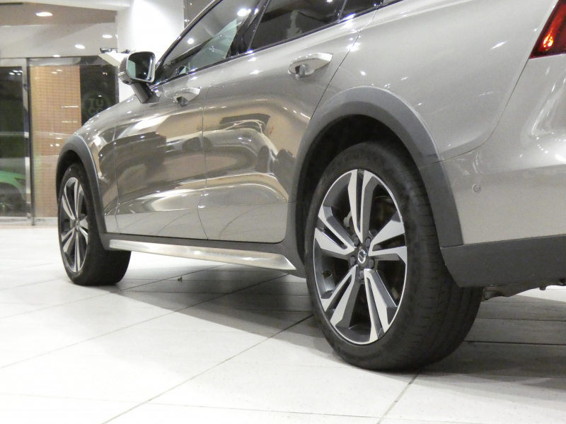 ボルボ V60 V60ｸﾛｽｶﾝﾄﾘｰ T5ﾌﾟﾛ AWD　1ｵｰﾅｰ 追ACC･LKA･ LCMA 茶革 ﾋｰﾀｰ ﾍﾞﾝﾁﾚｰﾀｰ ﾏｯｻｰｼﾞ機能 ﾀｯﾁｽｸﾘｰﾝHDDﾅﾋﾞTV harman/K 全周囲ｶﾒﾗ ﾍｯﾄﾞｱｯﾌﾟDSP LEDﾗｲﾄ ｵｰﾄﾃｰﾙｹﾞｰﾄ ｴｸｽﾃﾘｱﾃﾞｻﾞｲﾝKIT 19AW　2年保証