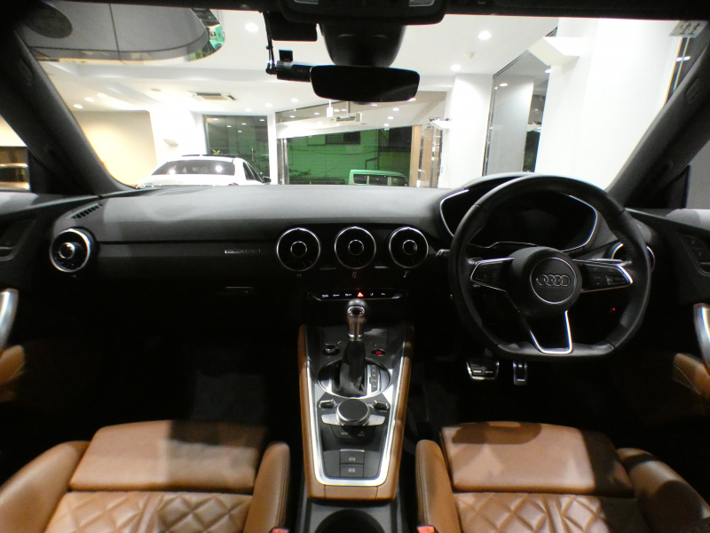 アウディ TTクーペ TTｸｰﾍﾟ 45TFSIｸﾜﾄﾛ ﾚｻﾞｰ&ｺﾝﾌｫｰﾄPKG　後期 ADVｷｰ ﾚｰﾝ&ｻｲﾄﾞｱｼｽﾄ ｸﾙｺﾝ 茶革 ﾋｰﾀｰ MMIﾅﾋﾞ ﾊﾞｰﾁｬﾙCP Bｶﾒﾗ PDC ﾏﾄﾘｸｽLED 18AW　2年保証