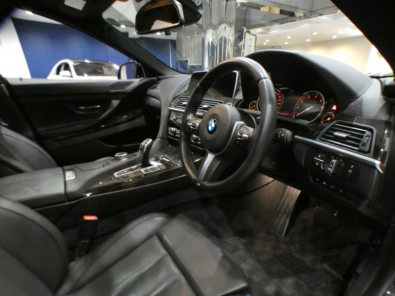 BMW 6シリーズ 640iｸﾞﾗﾝｸｰﾍﾟ Mｽﾎﾟｰﾂ ｺﾝﾌｫｰﾄPKG　後期 ｺﾝﾌｫA 追ACC ﾚｰﾝCHW 衝突軽減 黒革ｺﾝﾌｫｰﾄｼｰﾄ 全席ﾋｰﾀｰ&ﾍﾞﾝﾁﾚｰﾀｰ ｻﾝﾙｰﾌ iﾄﾞﾗｲﾌﾞﾅﾋﾞ(NBT-EVO) Bｶﾒﾗ PDC DSPﾒｰﾀｰ ﾍｯﾄﾞｱｯﾌﾟDSP LEDﾗｲﾄ Mｽﾎﾟｰﾂｴｱﾛ 20AW　2年保証