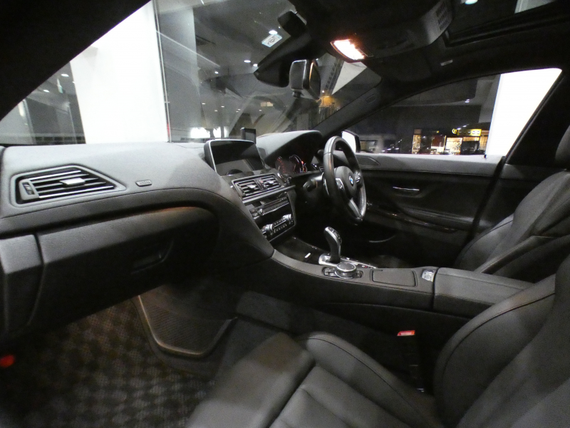 BMW 6シリーズ 640iｸﾞﾗﾝｸｰﾍﾟ Mｽﾎﾟｰﾂ ｺﾝﾌｫｰﾄPKG　後期 ｺﾝﾌｫA 追ACC ﾚｰﾝCHW 衝突軽減 黒革ｺﾝﾌｫｰﾄｼｰﾄ 全席ﾋｰﾀｰ&ﾍﾞﾝﾁﾚｰﾀｰ ｻﾝﾙｰﾌ iﾄﾞﾗｲﾌﾞﾅﾋﾞ(NBT-EVO) Bｶﾒﾗ PDC DSPﾒｰﾀｰ ﾍｯﾄﾞｱｯﾌﾟDSP LEDﾗｲﾄ Mｽﾎﾟｰﾂｴｱﾛ 20AW　2年保証