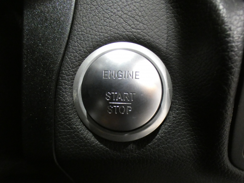 メルセデスベンツ Cクラス C180ｸｰﾍﾟ ｽﾎﾟｰﾂ+ ﾚｰﾀﾞｰｾｰﾌﾃｨPKG　黒革 ﾊﾟﾉﾗﾏSR ﾅﾋﾞTV ﾍｯﾄﾞｱｯﾌﾟDSP Meｺﾈｸﾄ Bｶﾒﾗ PTS LEDﾗｲﾄ ｱﾝﾋﾞｴﾝﾄﾗｲﾄ AMGｽﾀｲﾘﾝｸﾞ&19AW　2年保証